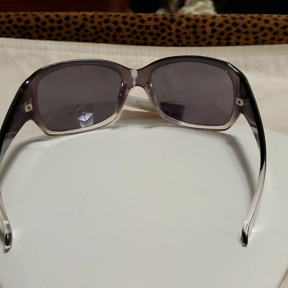 Beauty Solutions Sunglasses 22 - Picture 3 of 4